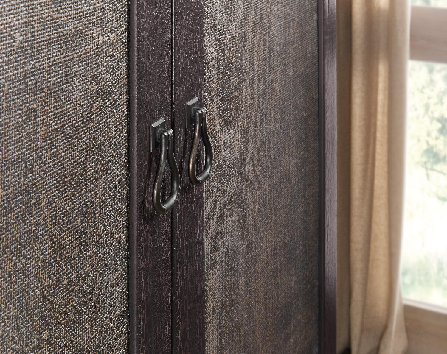 Big Sky Small Wardrobe - Frankwebs