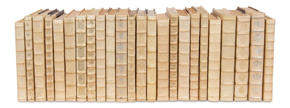 White Leather & Paper Books S/24 - Frankwebs