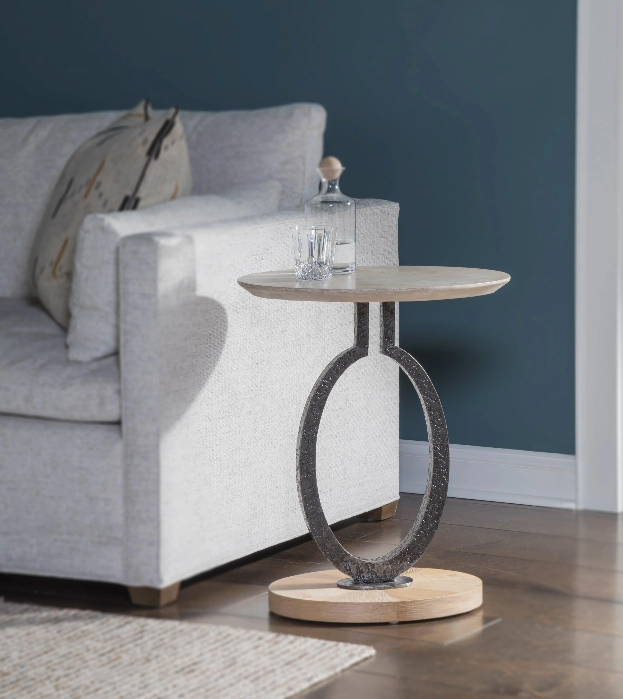 Signature Designs Clement Oval Spot Table - Frankwebs