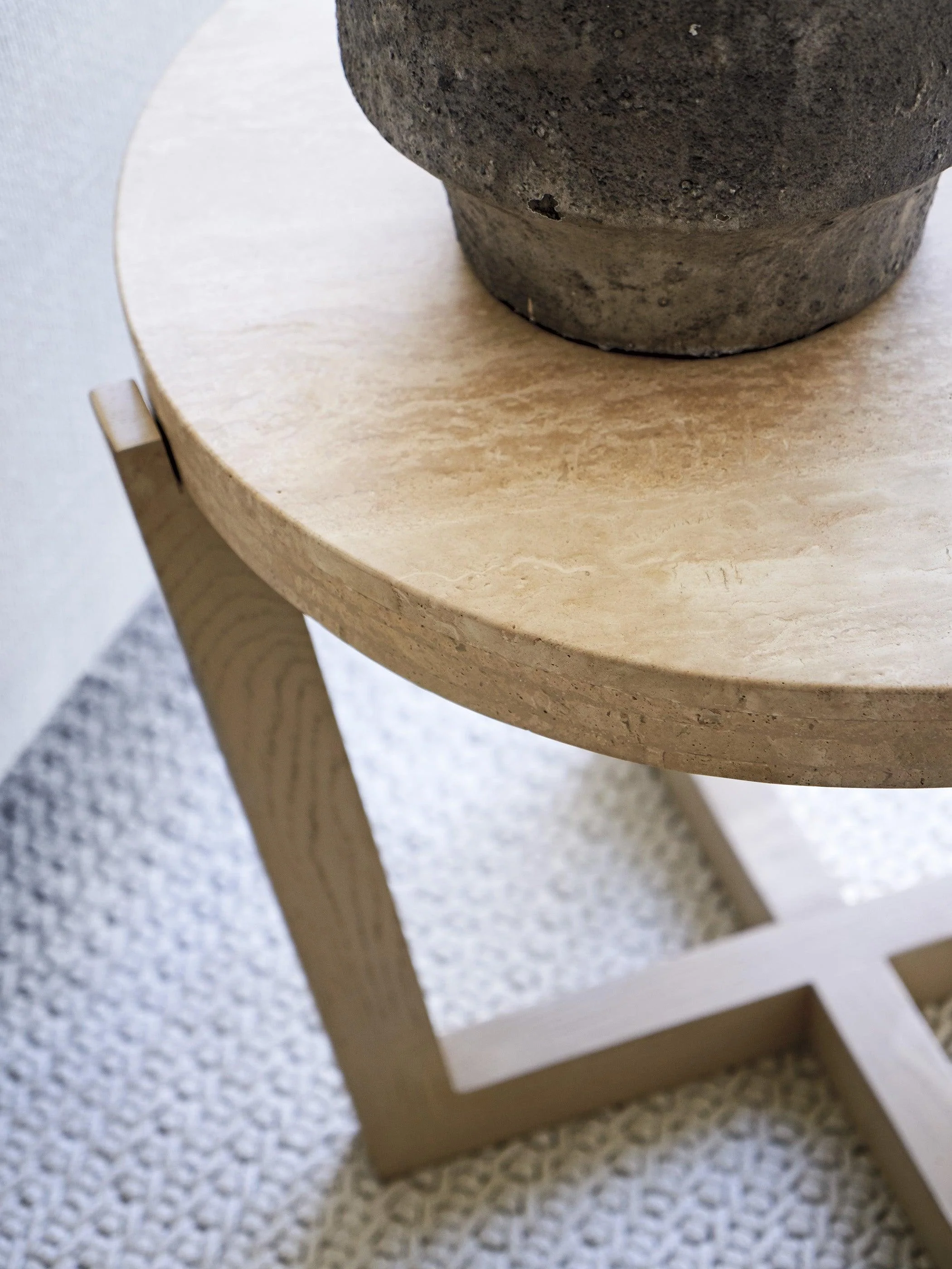 Sunset Key Shasta Round Lamp Table - Frankwebs