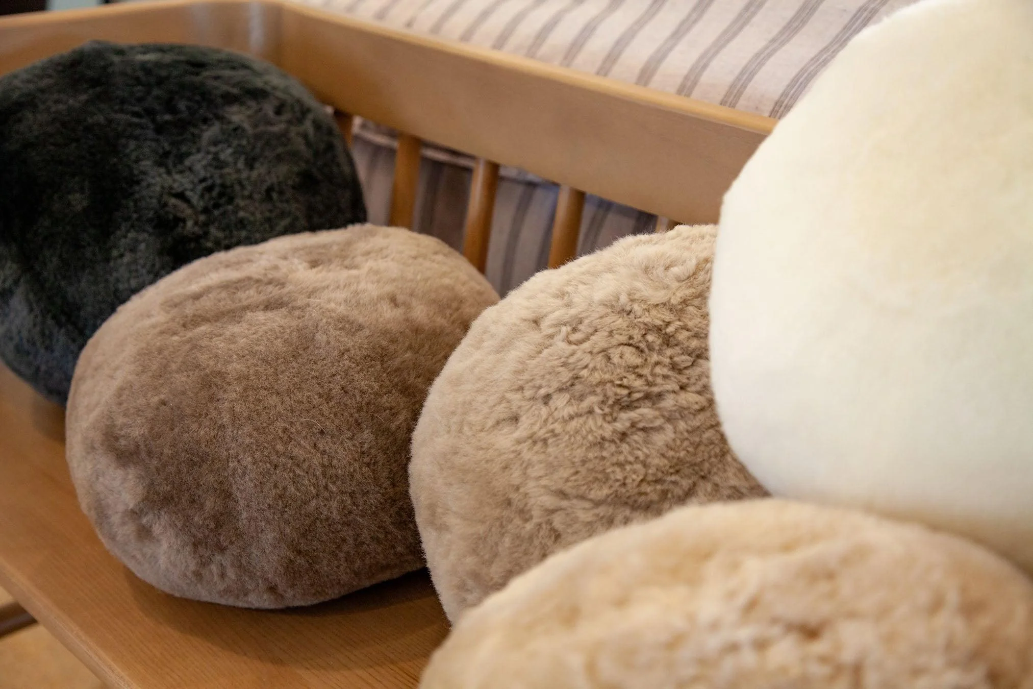 Short Wool Sheepskin Ball Cushion - Frankwebs