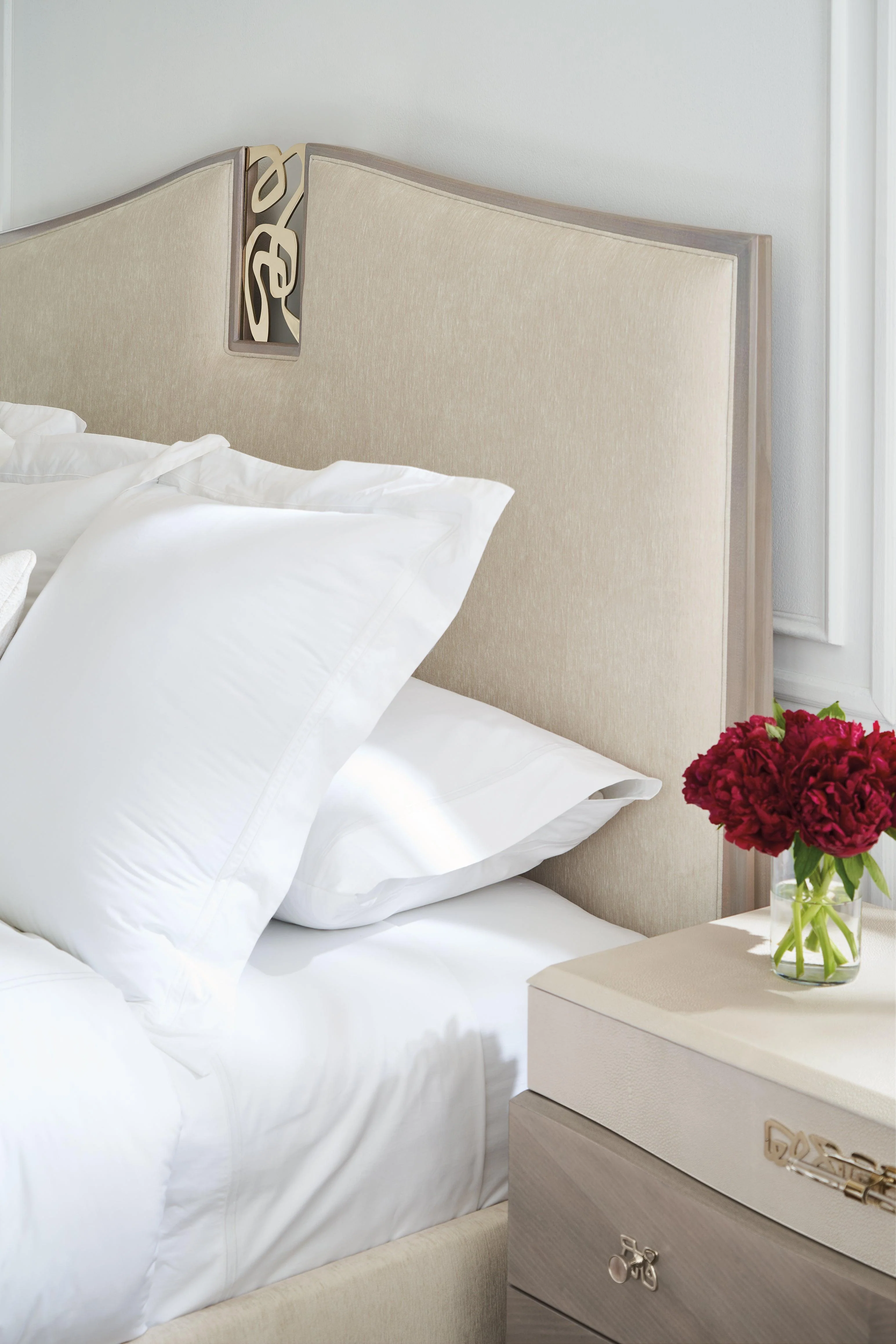 Classic Crescendo Upholstered Bed - Frankwebs