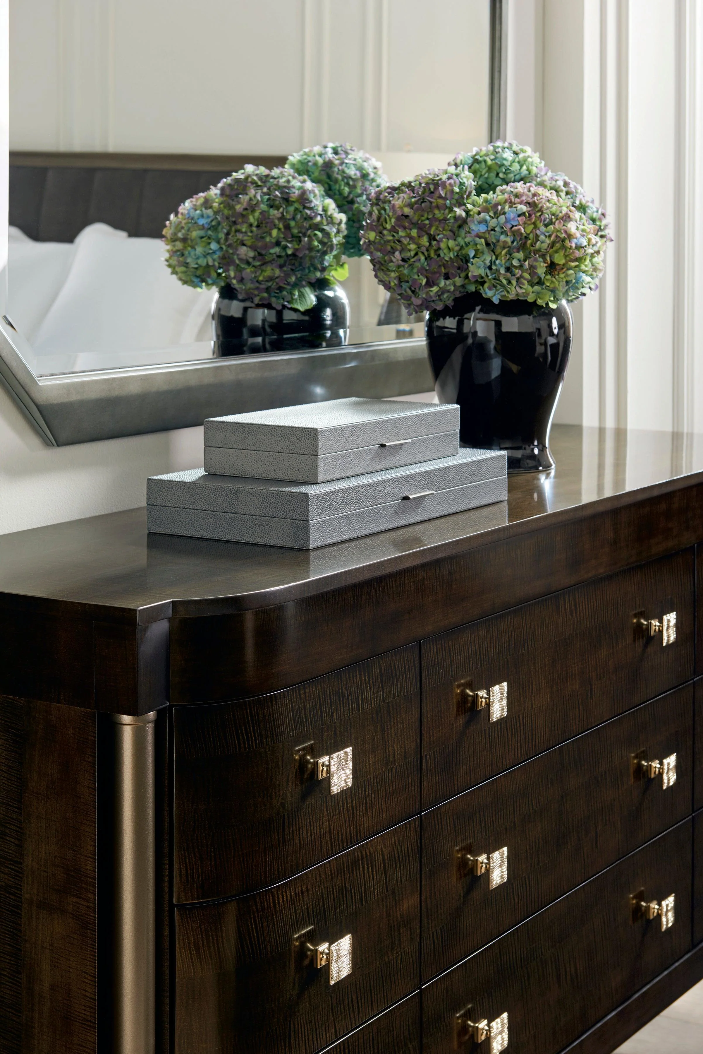 DRAMATIC PRESENCE DRESSER - Frankwebs