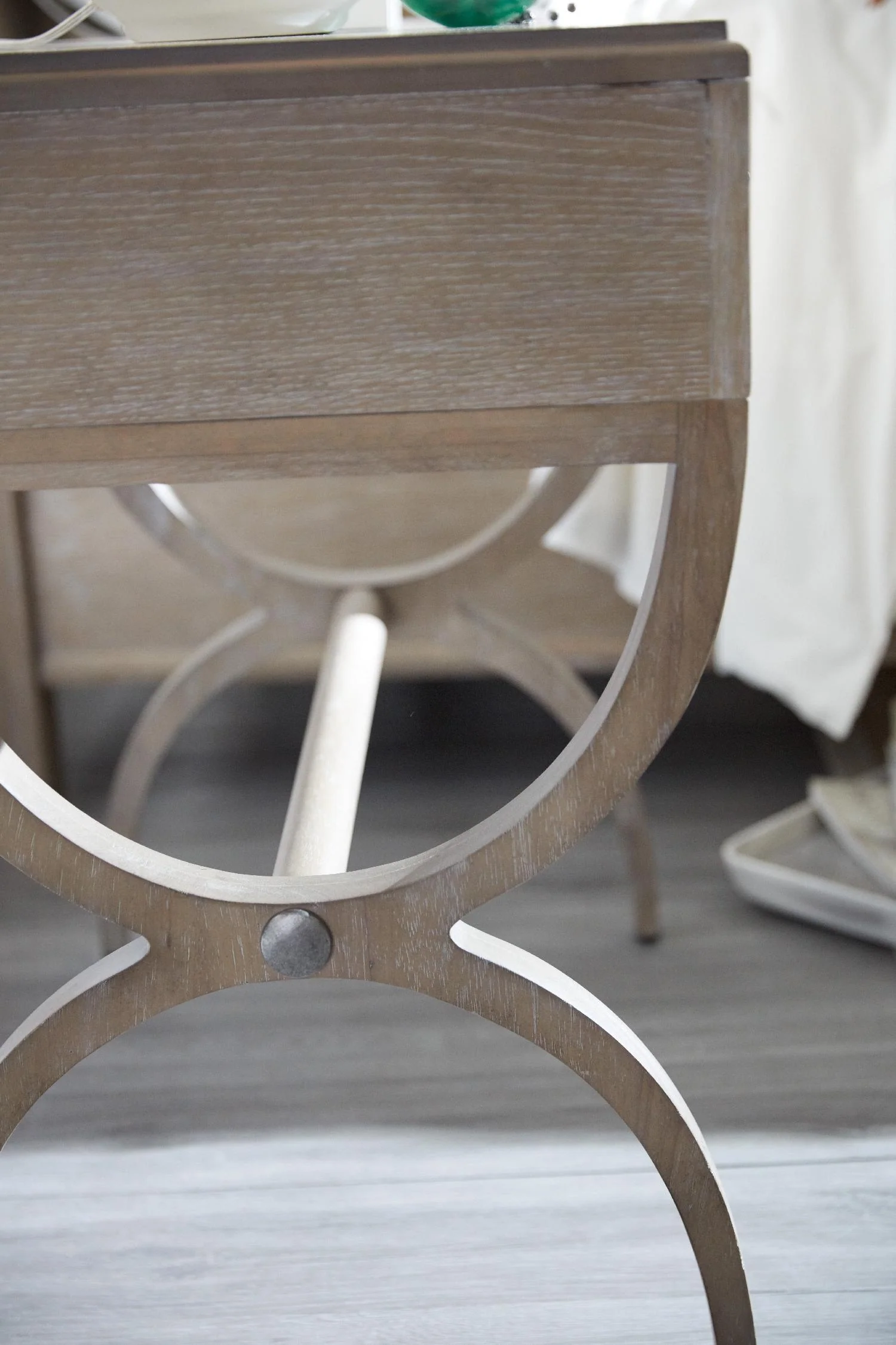 Affinity Leg Nightstand - Frankwebs