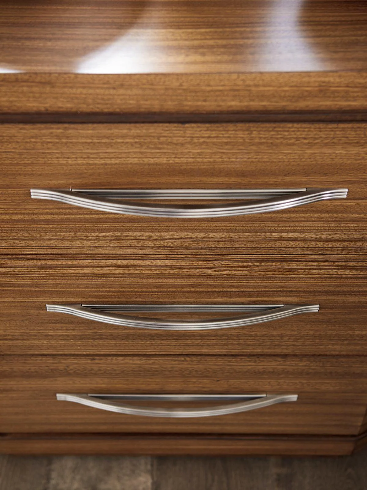 Kitano Barnes Nightstand - Frankwebs