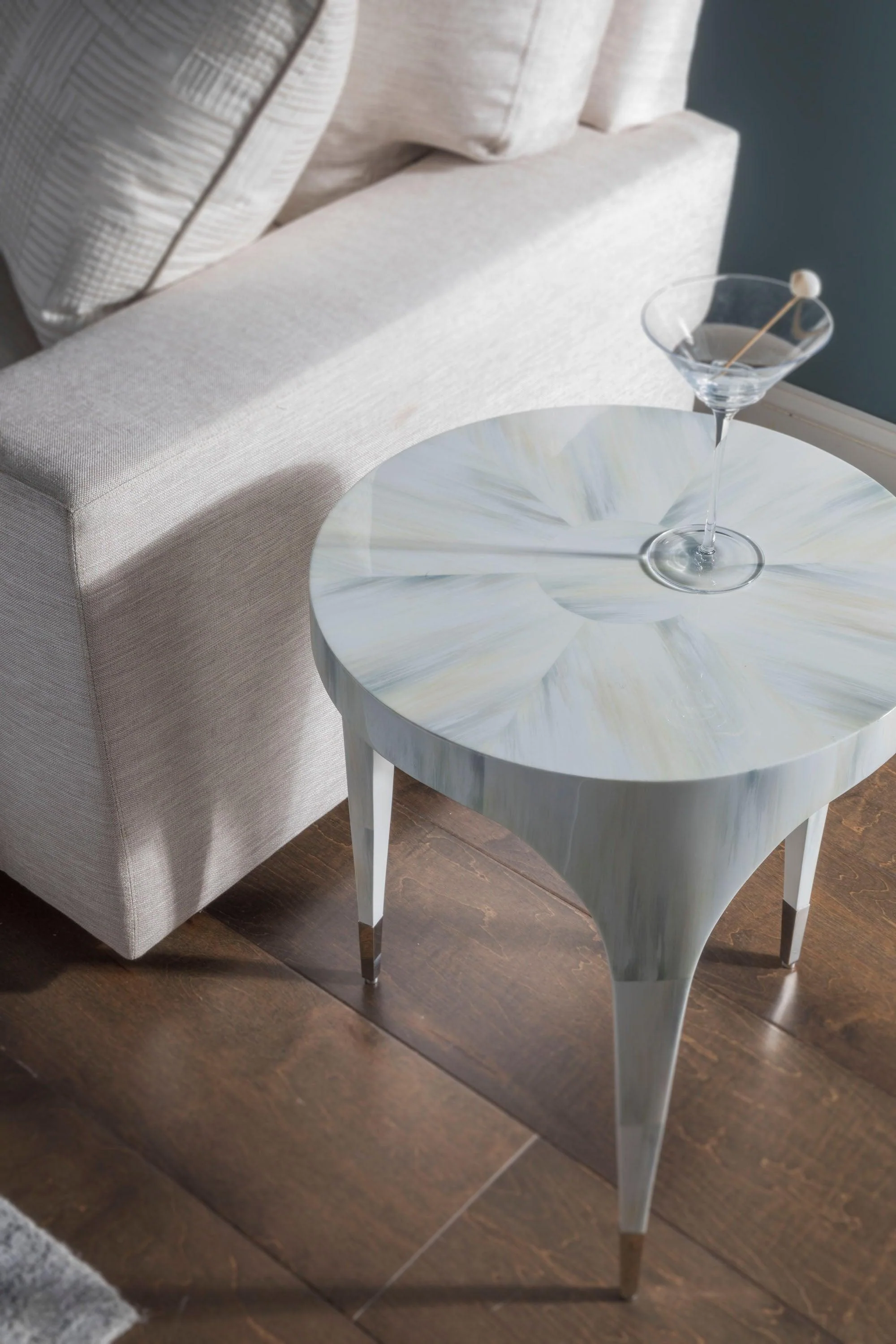 Signature Designs Bello Round Spot Table - Frankwebs