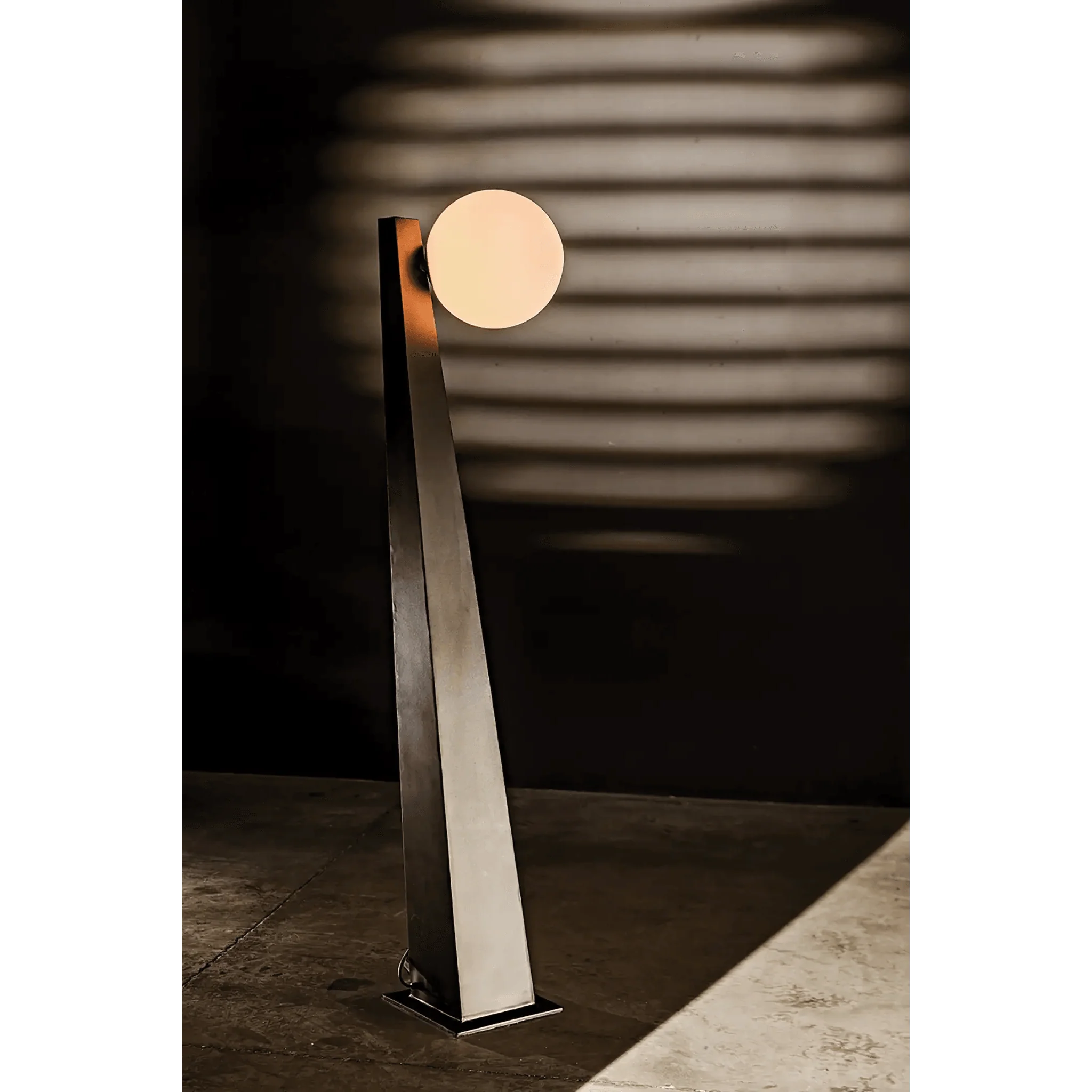 Roy Floor Lamp, Black Metal - Frankwebs