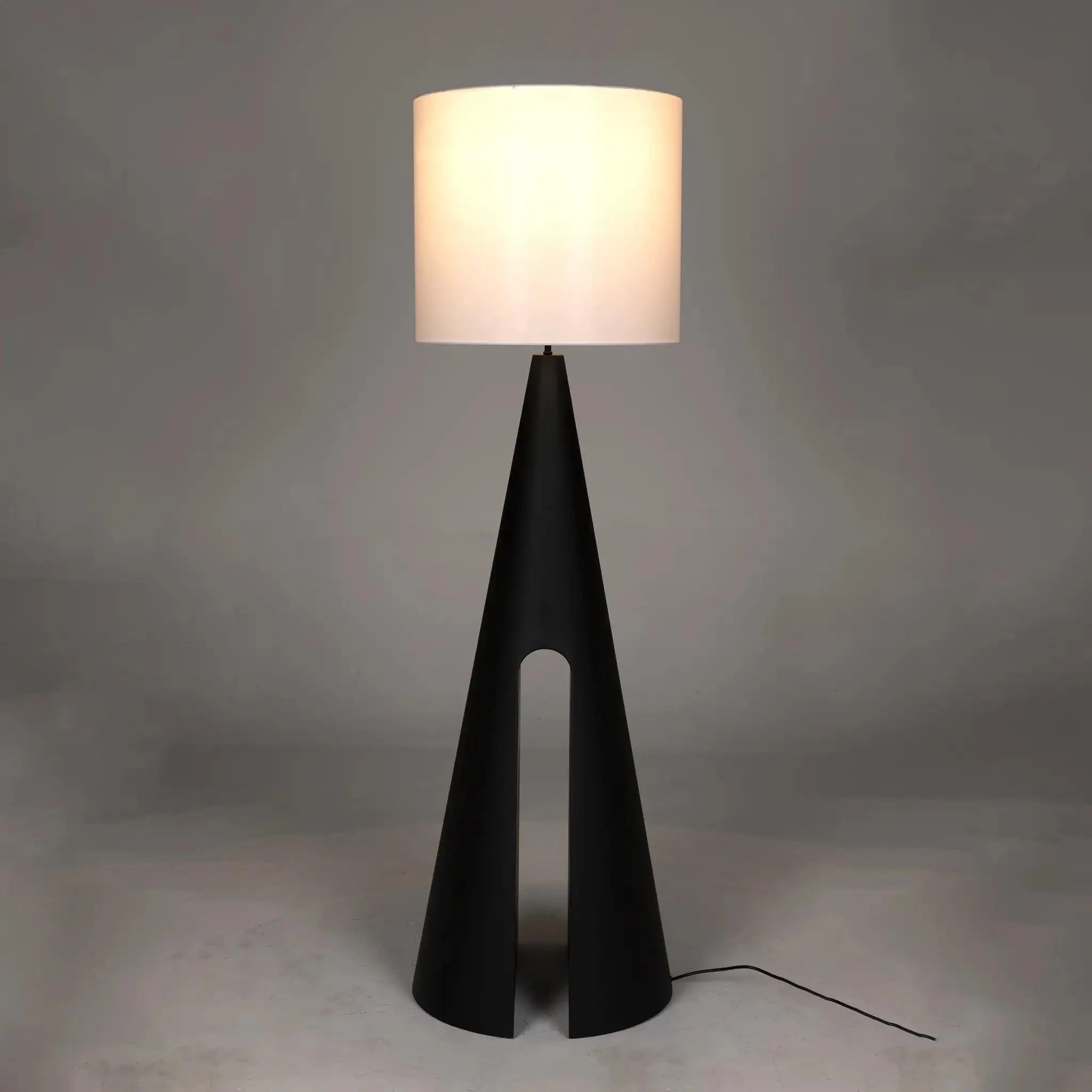 Mordred Floor Lamp - Frankwebs