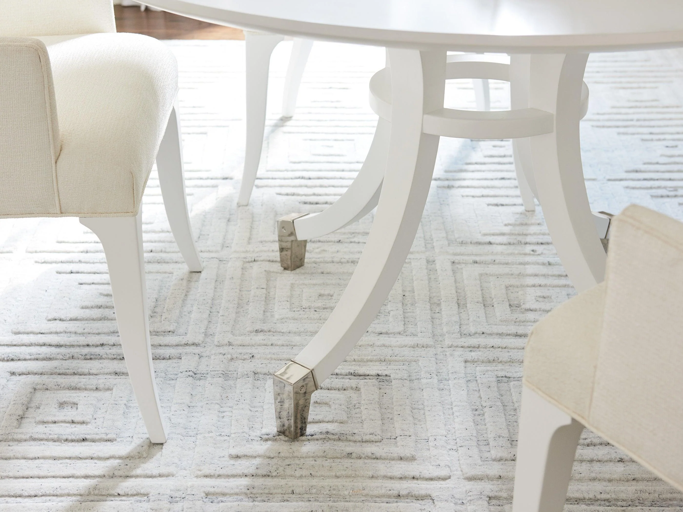 Avondale Bloomfield Round Dining Table - Frankwebs