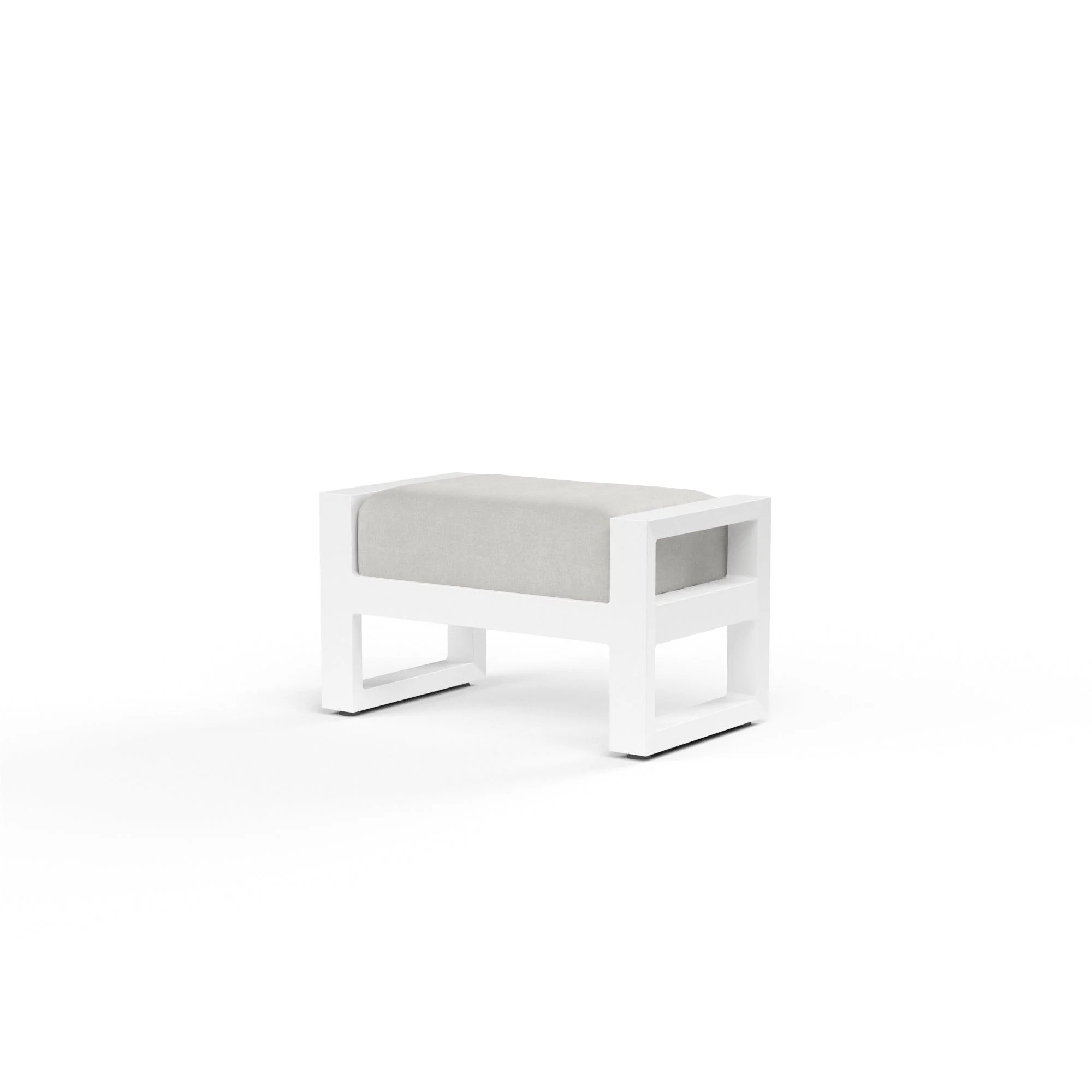 Newport Ottoman in Cast Silver, No Welt - Frankwebs