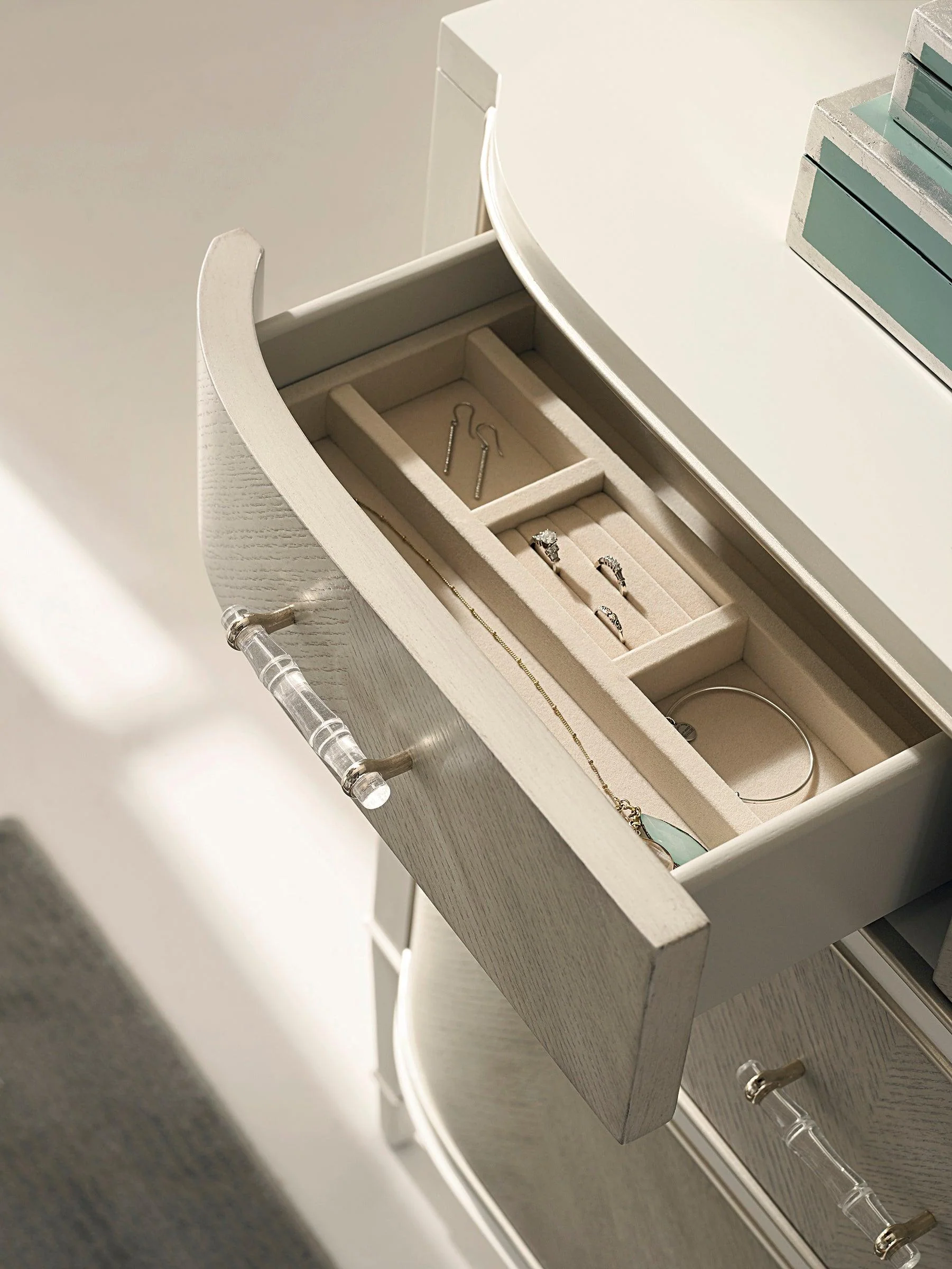 DRESS FOR SUCCESS DRESSER - Frankwebs