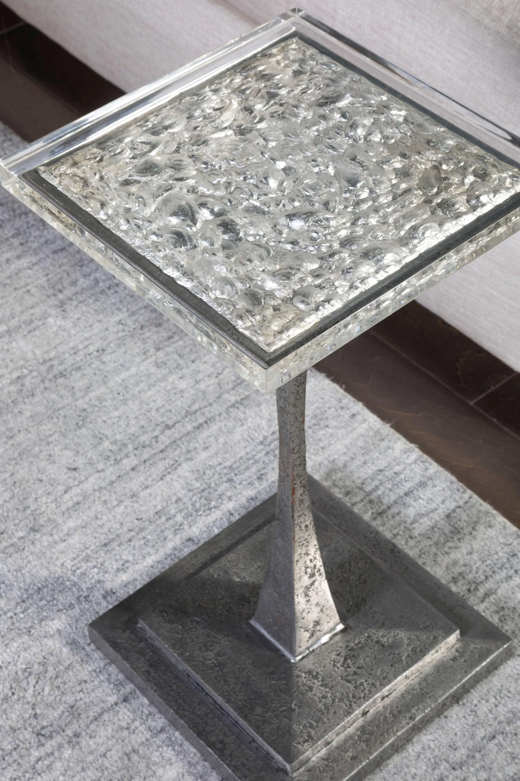 Signature Designs Montreaux Square Spot Table - Frankwebs