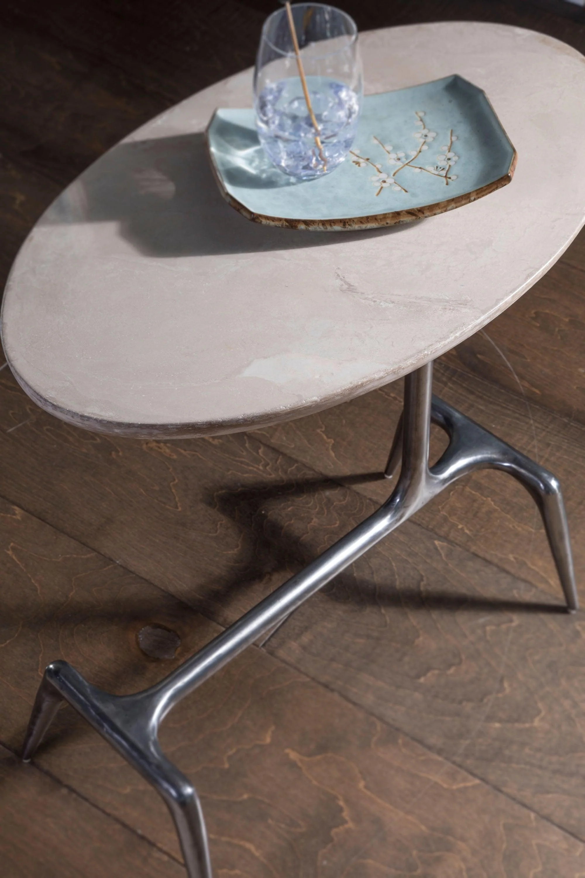 Signature Designs Wilder Oval Spot Table - Frankwebs