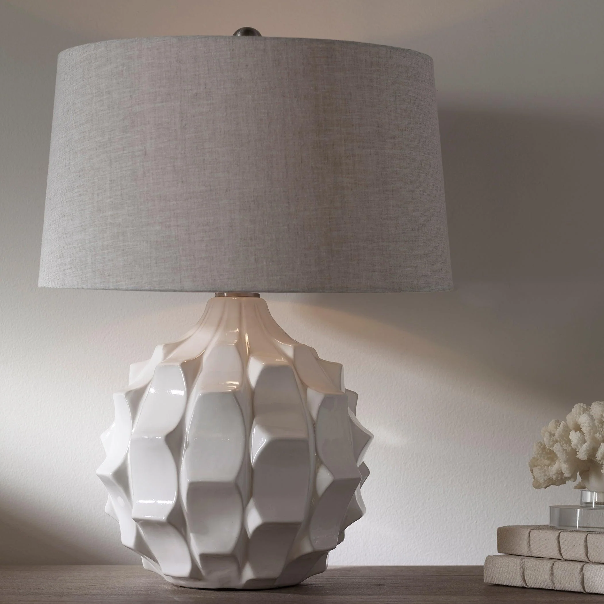 Guerina Scalloped White Lamp - Frankwebs