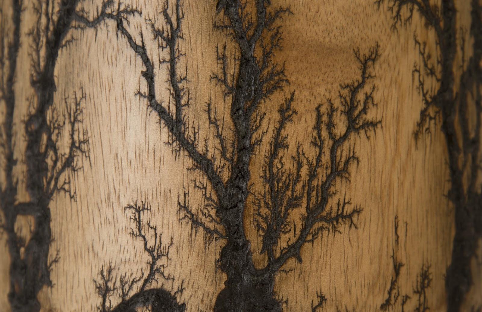 Lightning Vase, Mango Wood, Cup Shape - Frankwebs