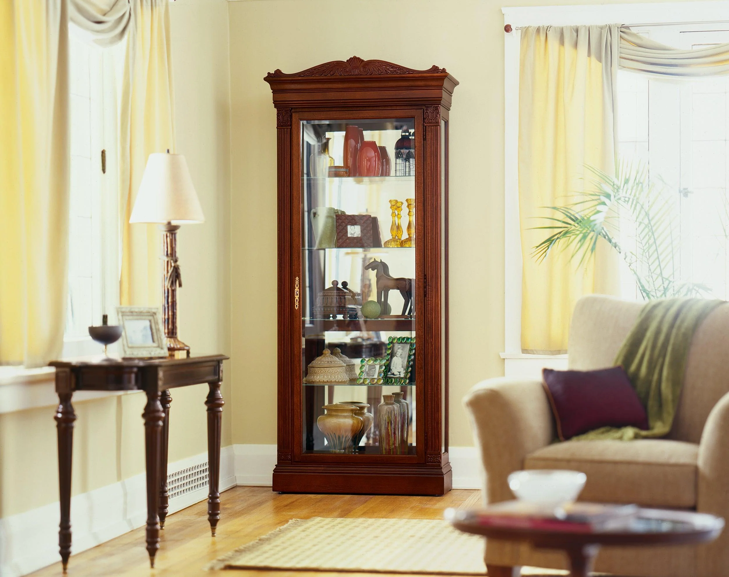 Embassy Curio Cabinet - Frankwebs