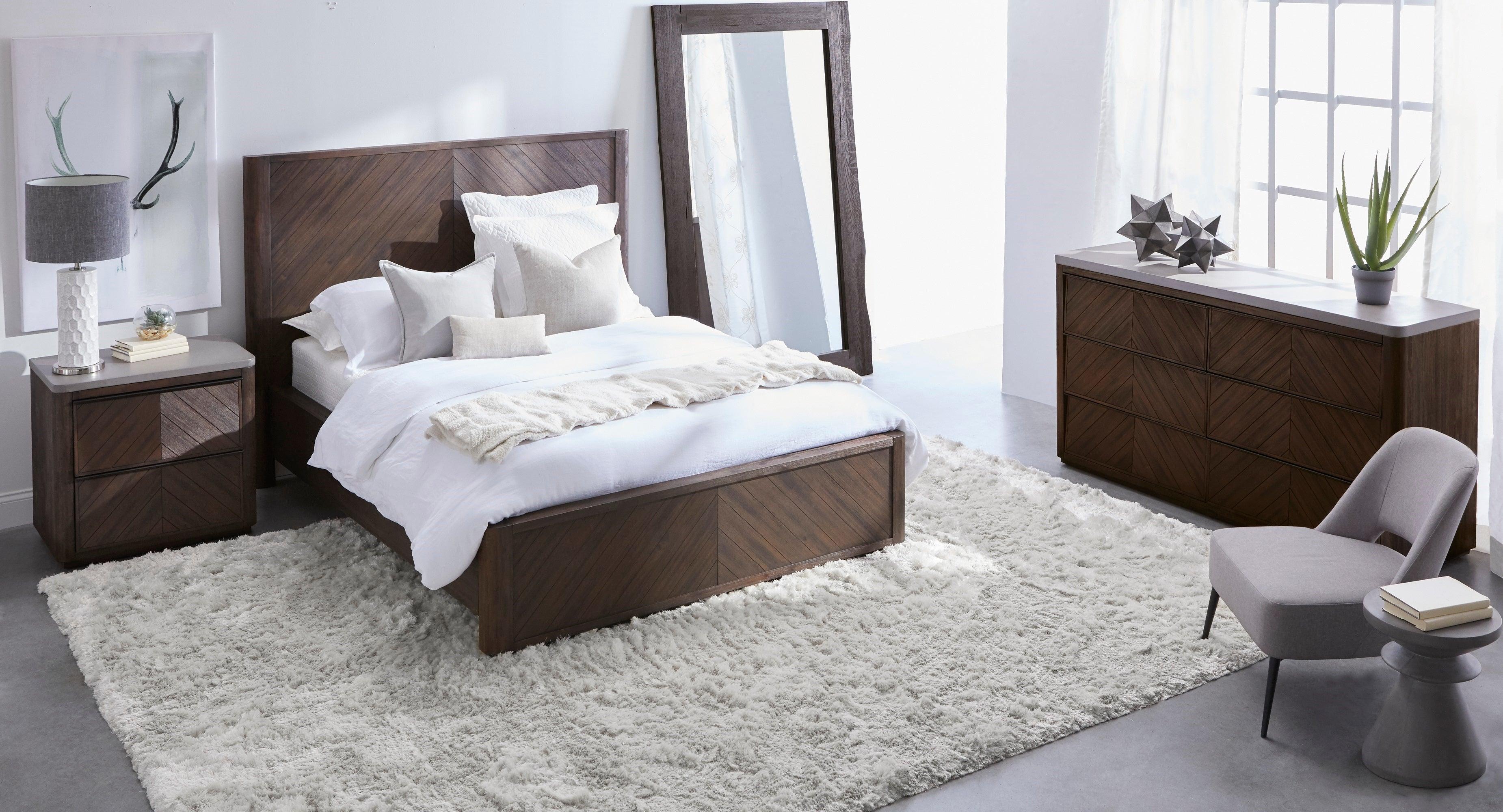 Pawn Accent Table - Frankwebs