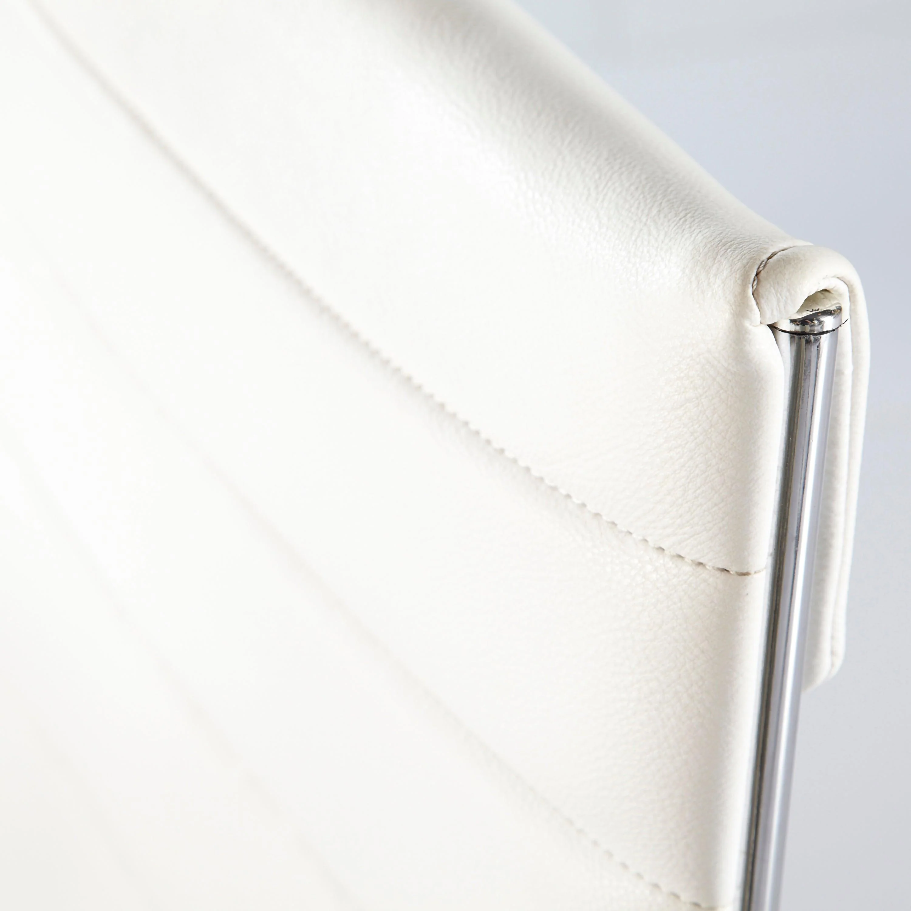 Axel Low Back Office Chair w/o Armrests - Frankwebs