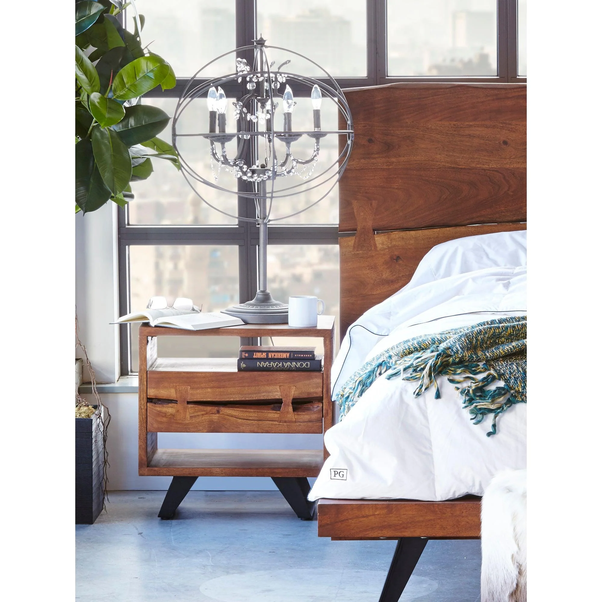 Madagascar Nightstand 1 - Frankwebs