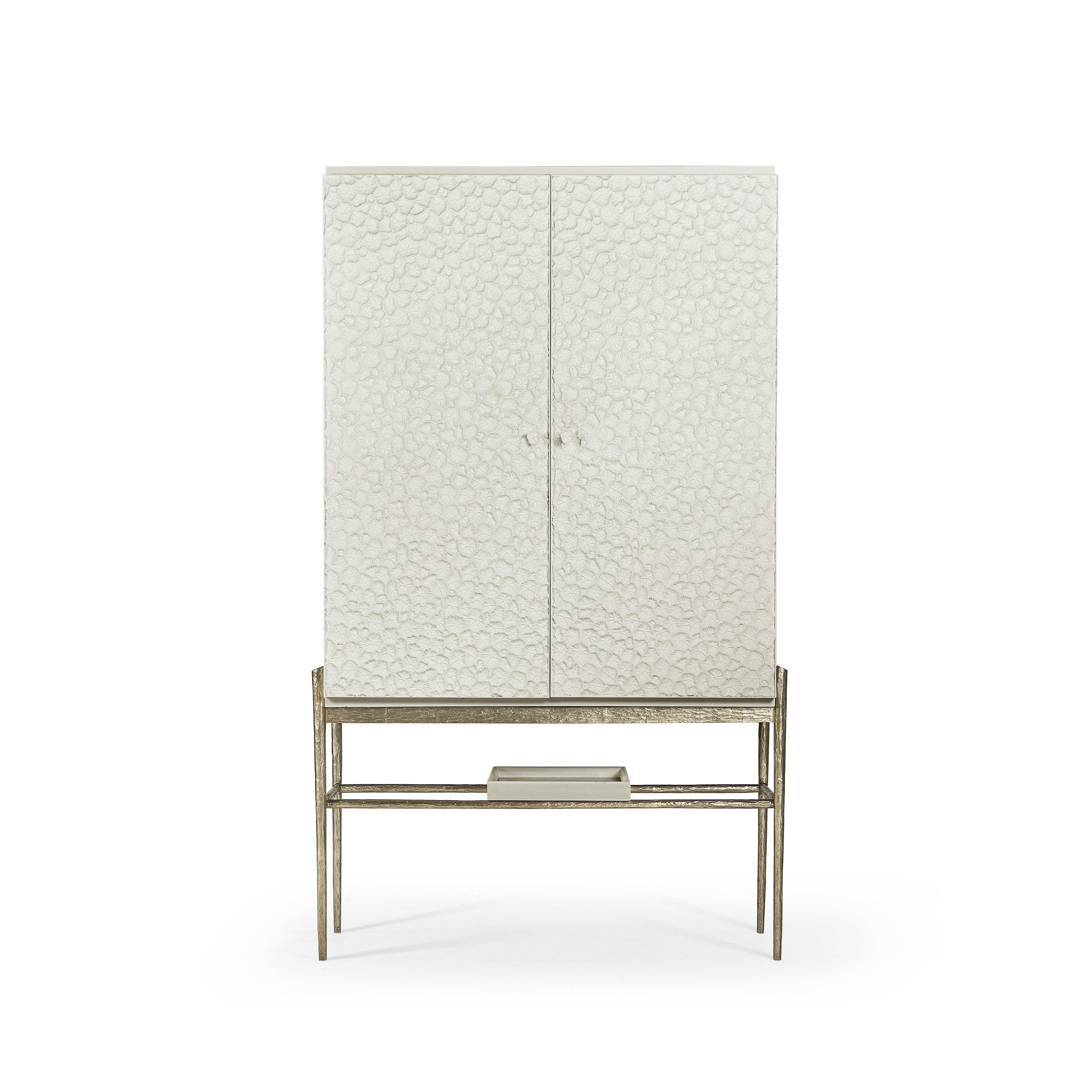 Water Pelagic Cast Metal Bar - Frankwebs