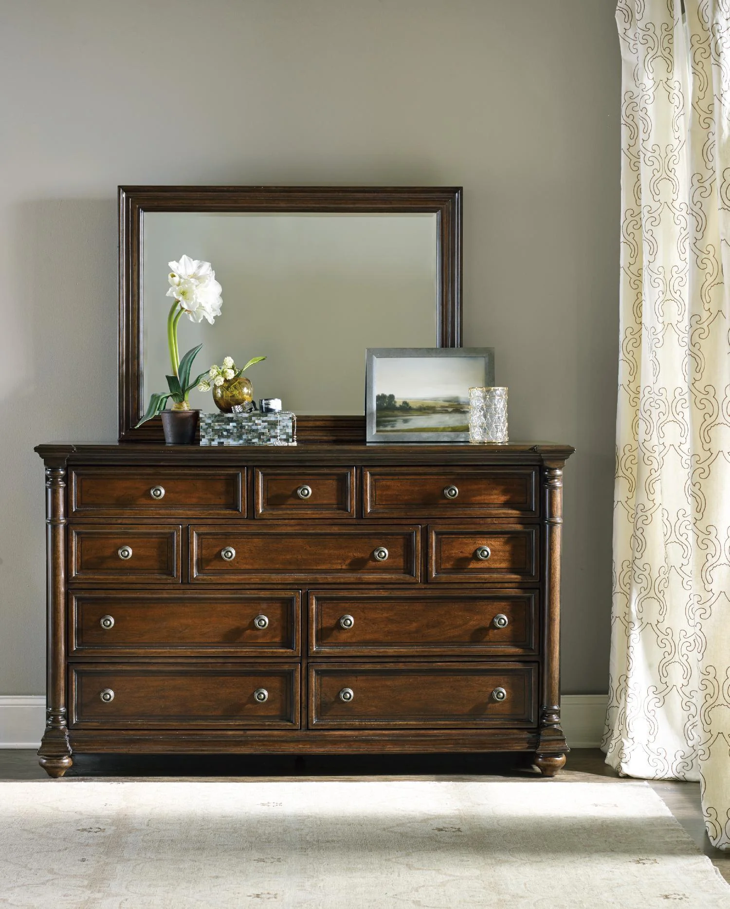 Leesburg Dresser - Frankwebs