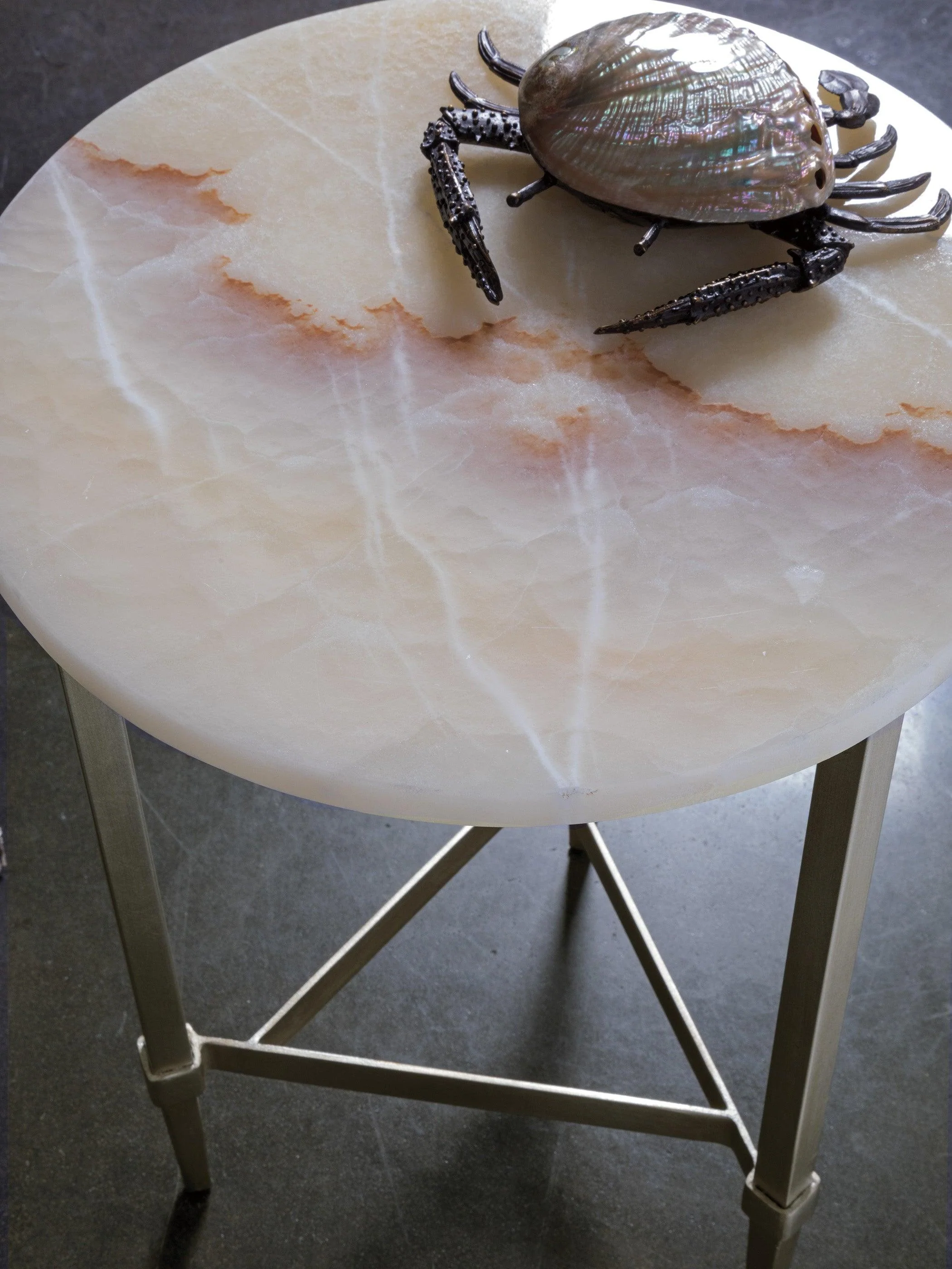 Signature Designs Benton Round Spot Table - Frankwebs