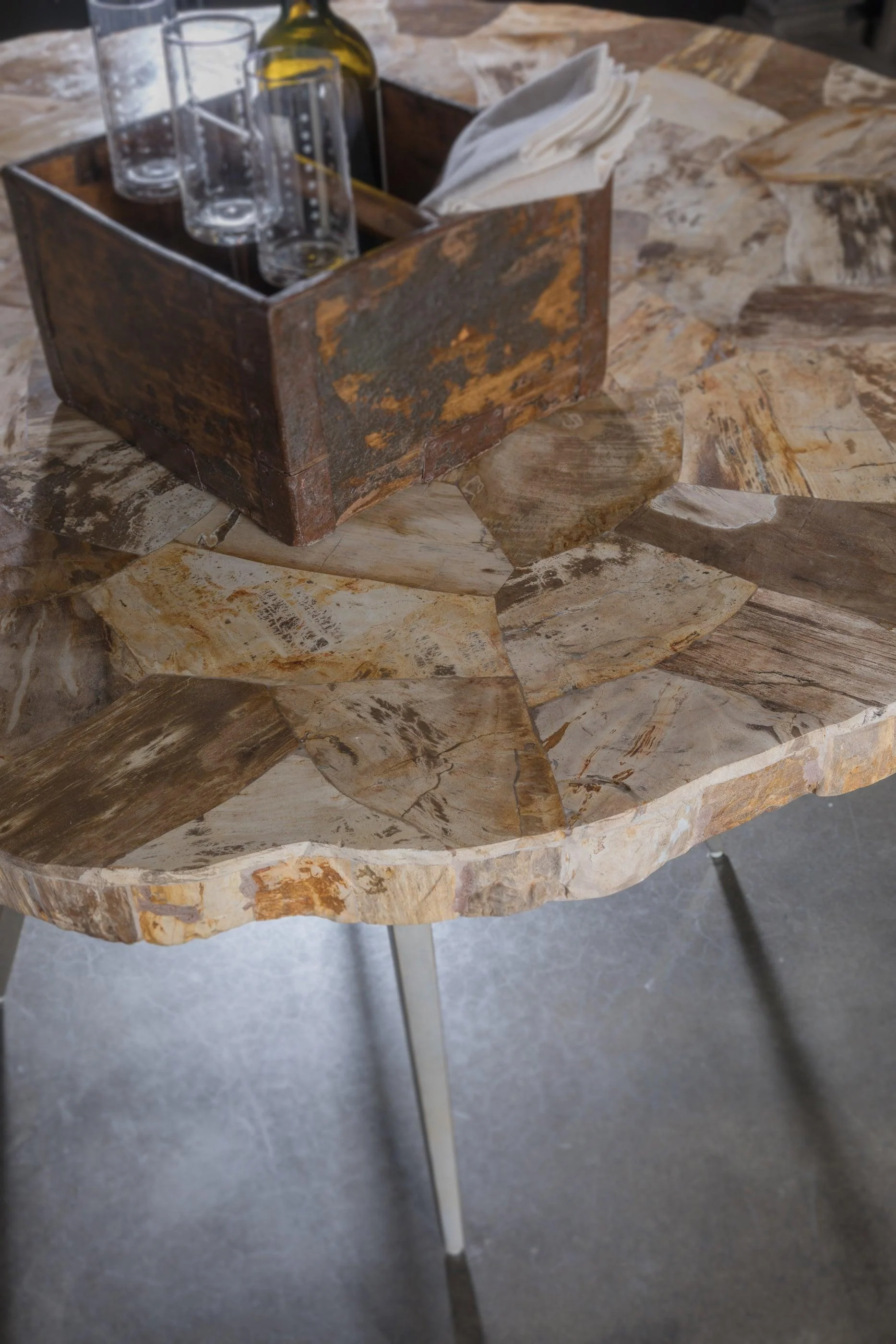 Signature Designs Caldera Round Dining Table - Frankwebs