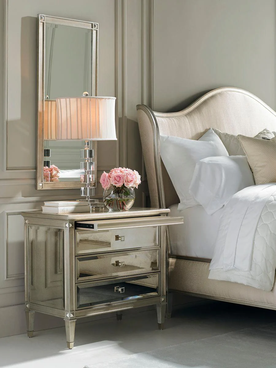 A CLASSIC BEAUTY NIGHTSTAND - Frankwebs