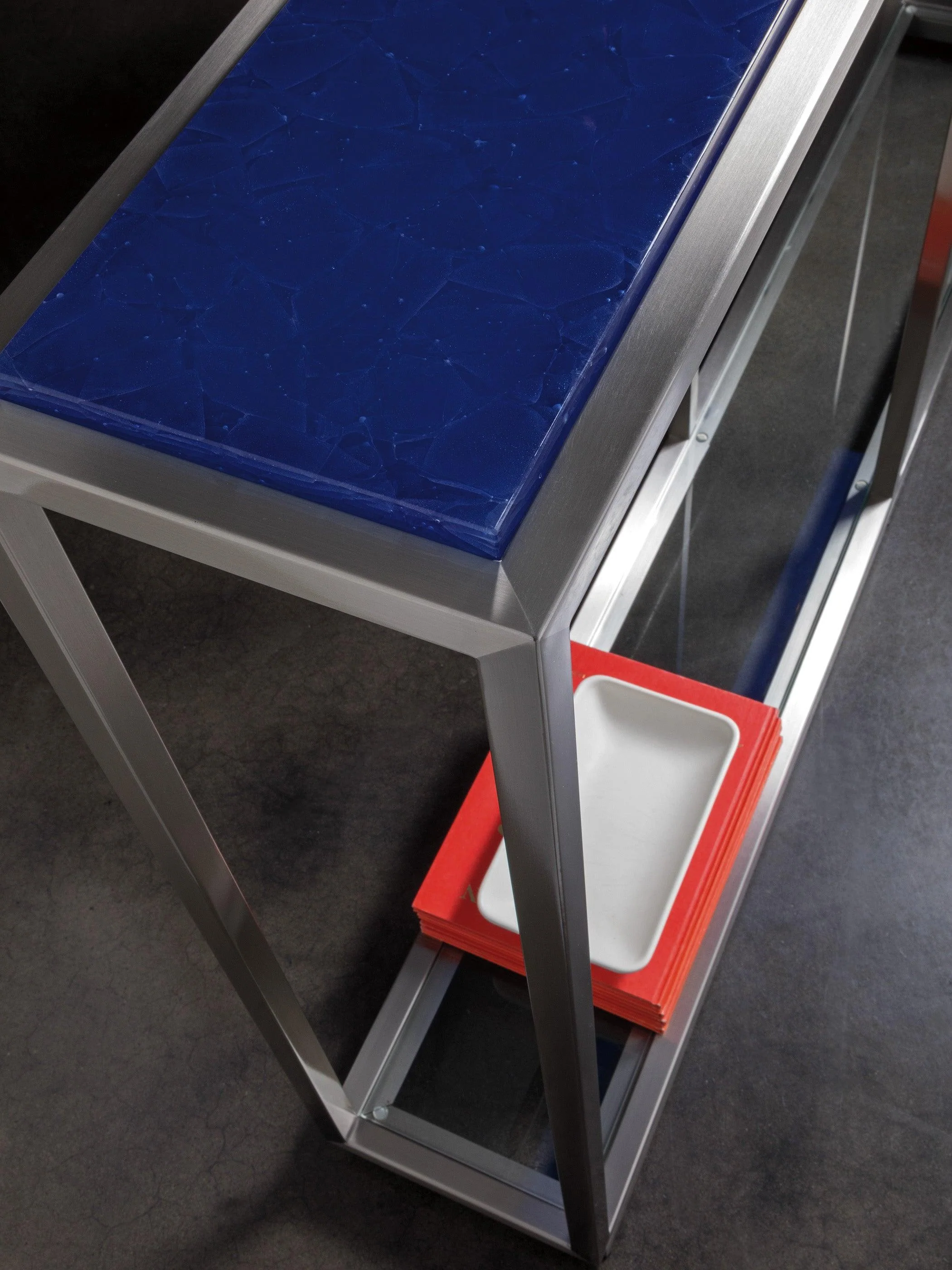 Signature Designs Ultramarine Shallow Console - Frankwebs