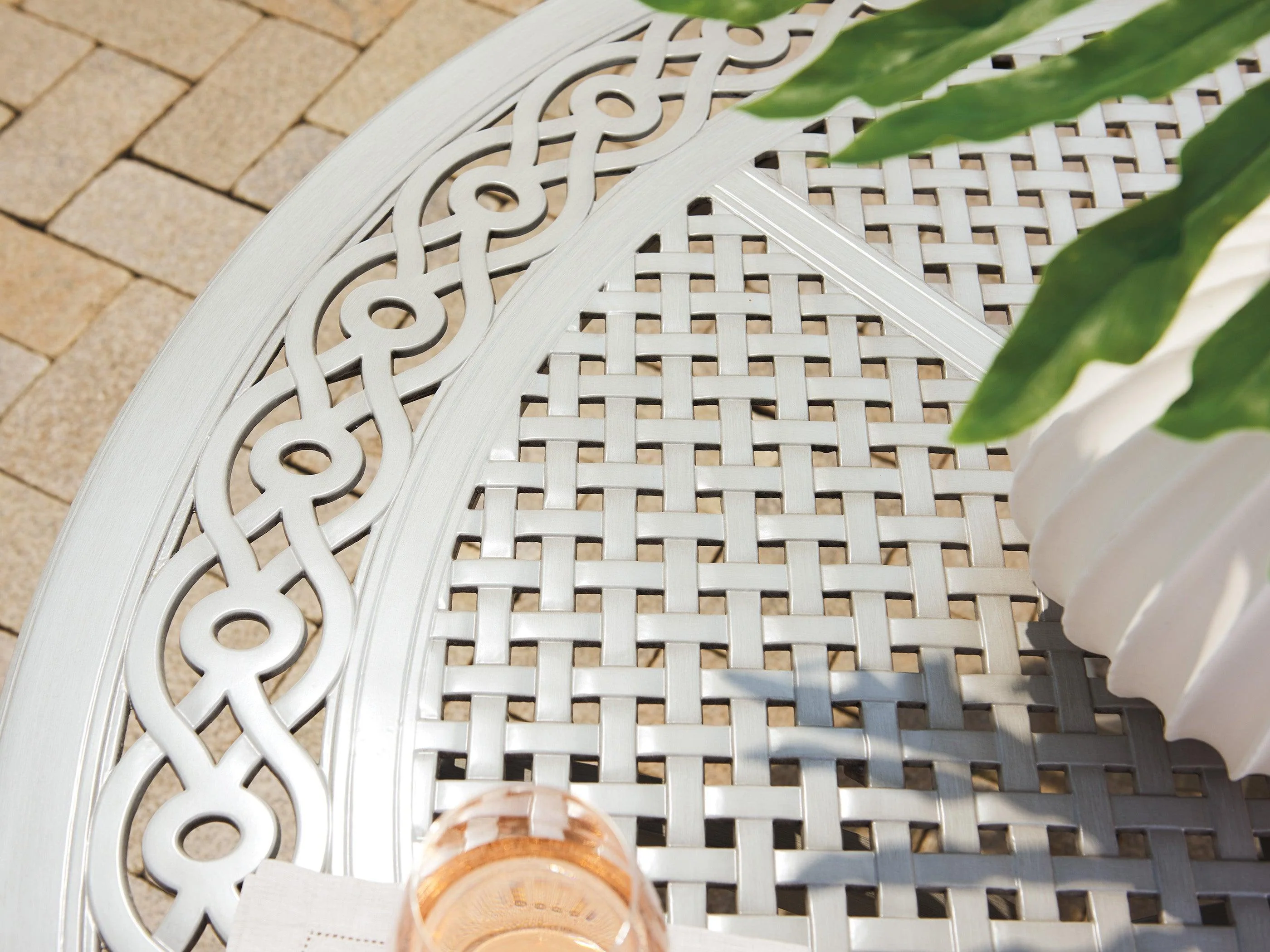 Silver Sands Round Dining Table - Frankwebs