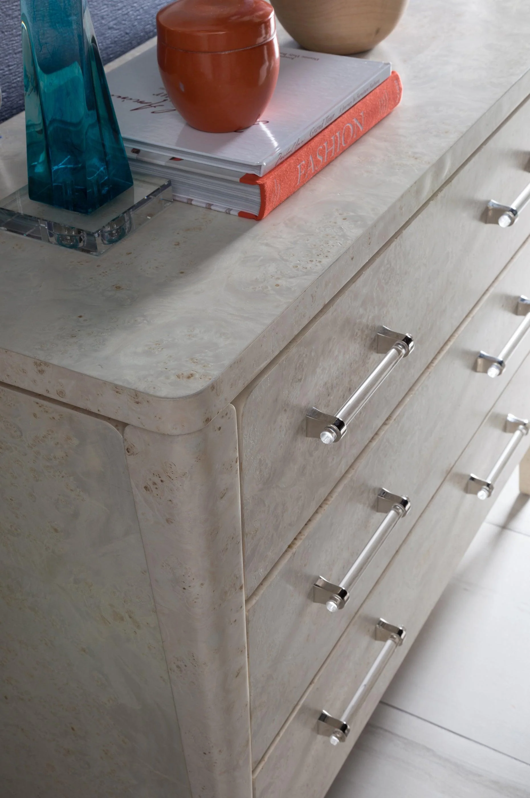 Signature Designs Baronet Hall Chest - Frankwebs