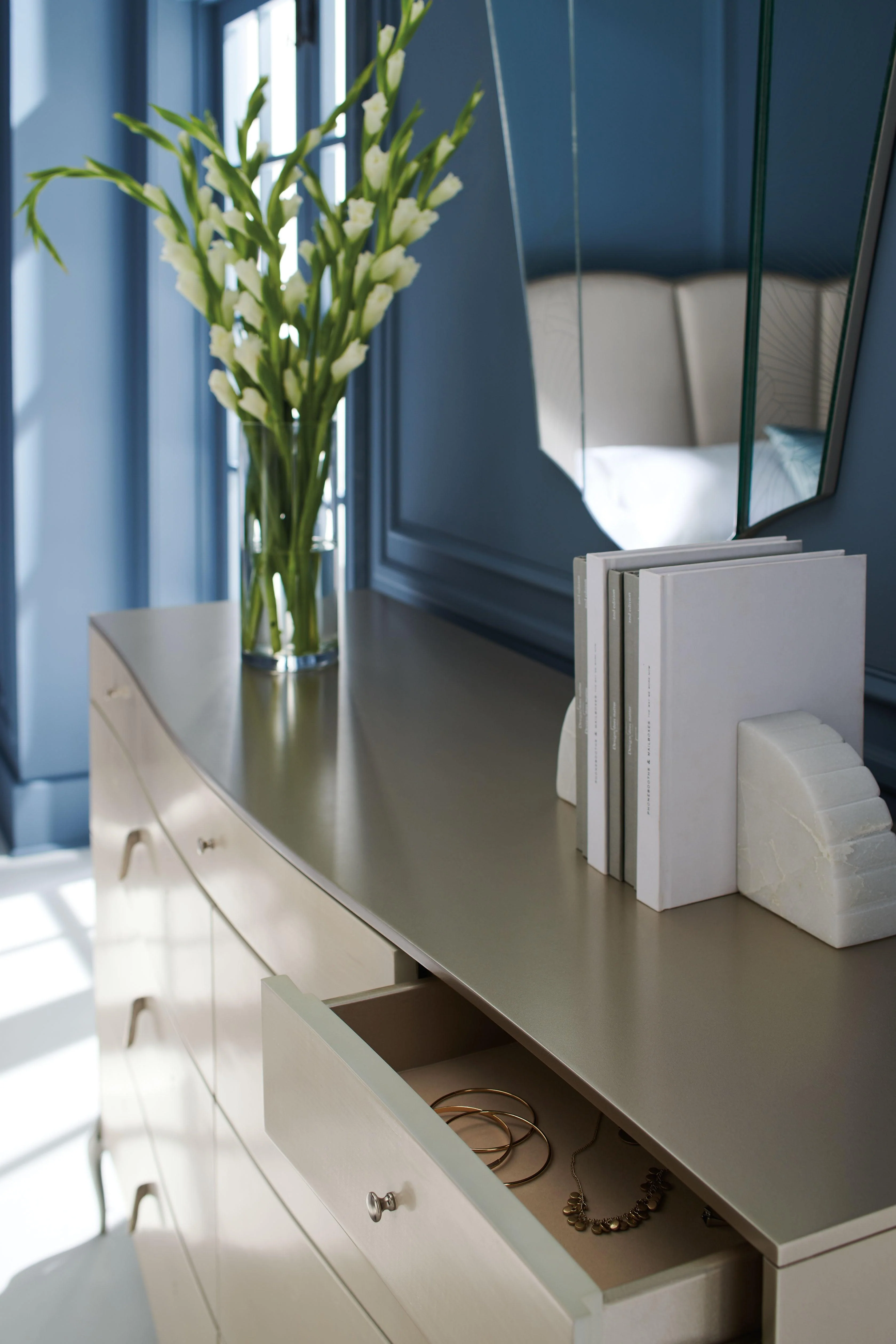 DRESS TO IMPRESS DRESSER - Frankwebs