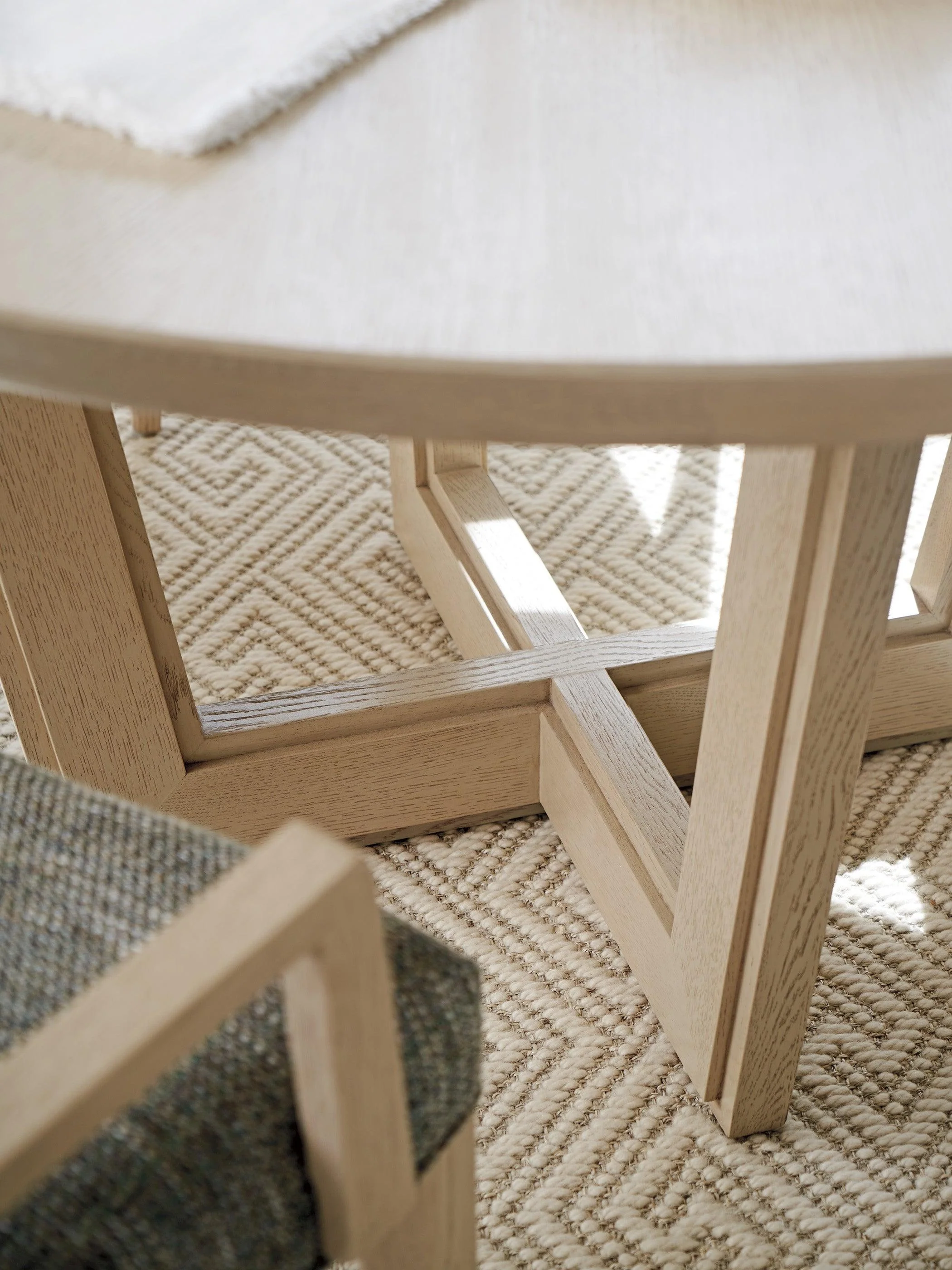 Sunset Key Hanson Round Dining Table - Frankwebs