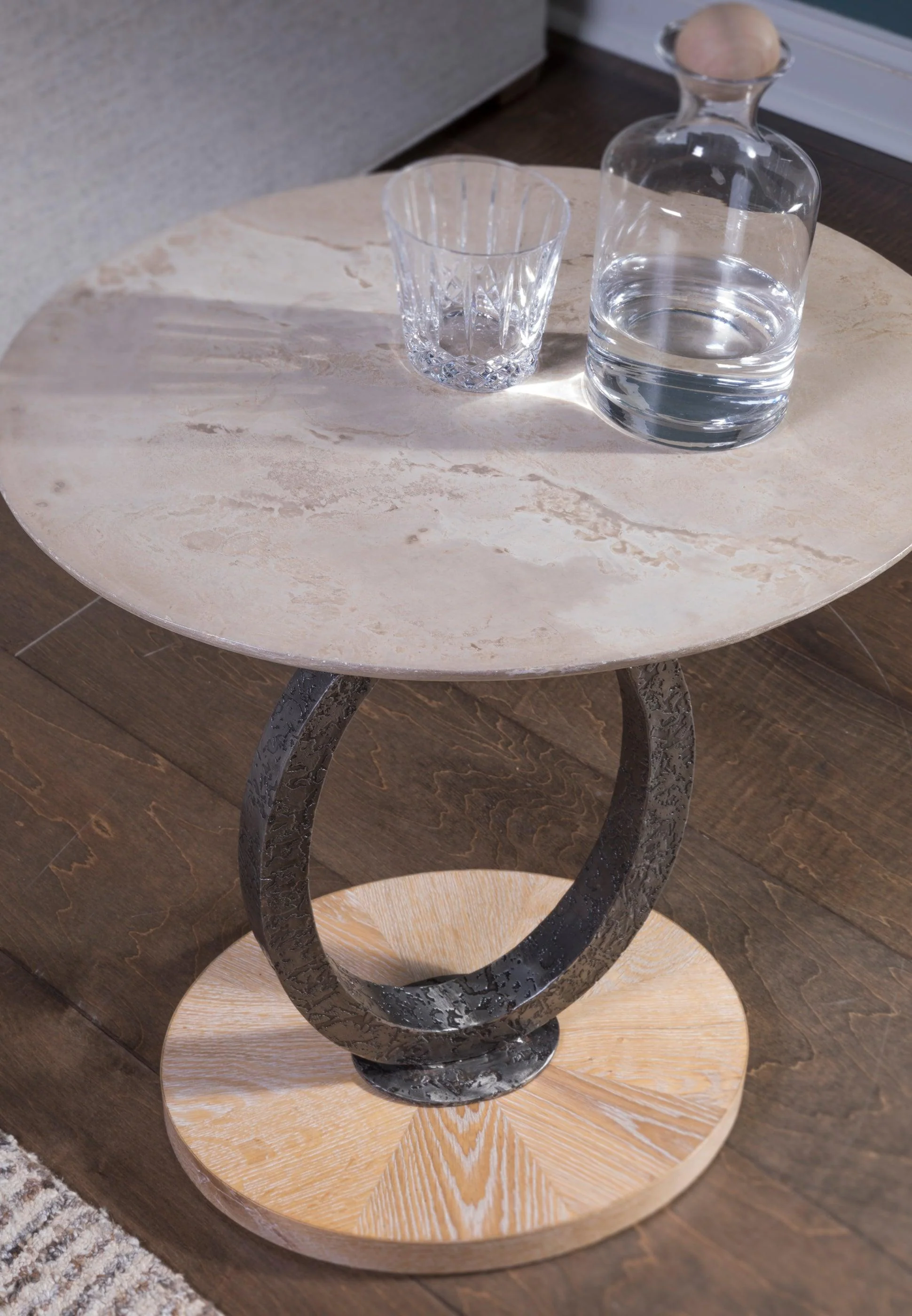 Signature Designs Clement Oval Spot Table - Frankwebs
