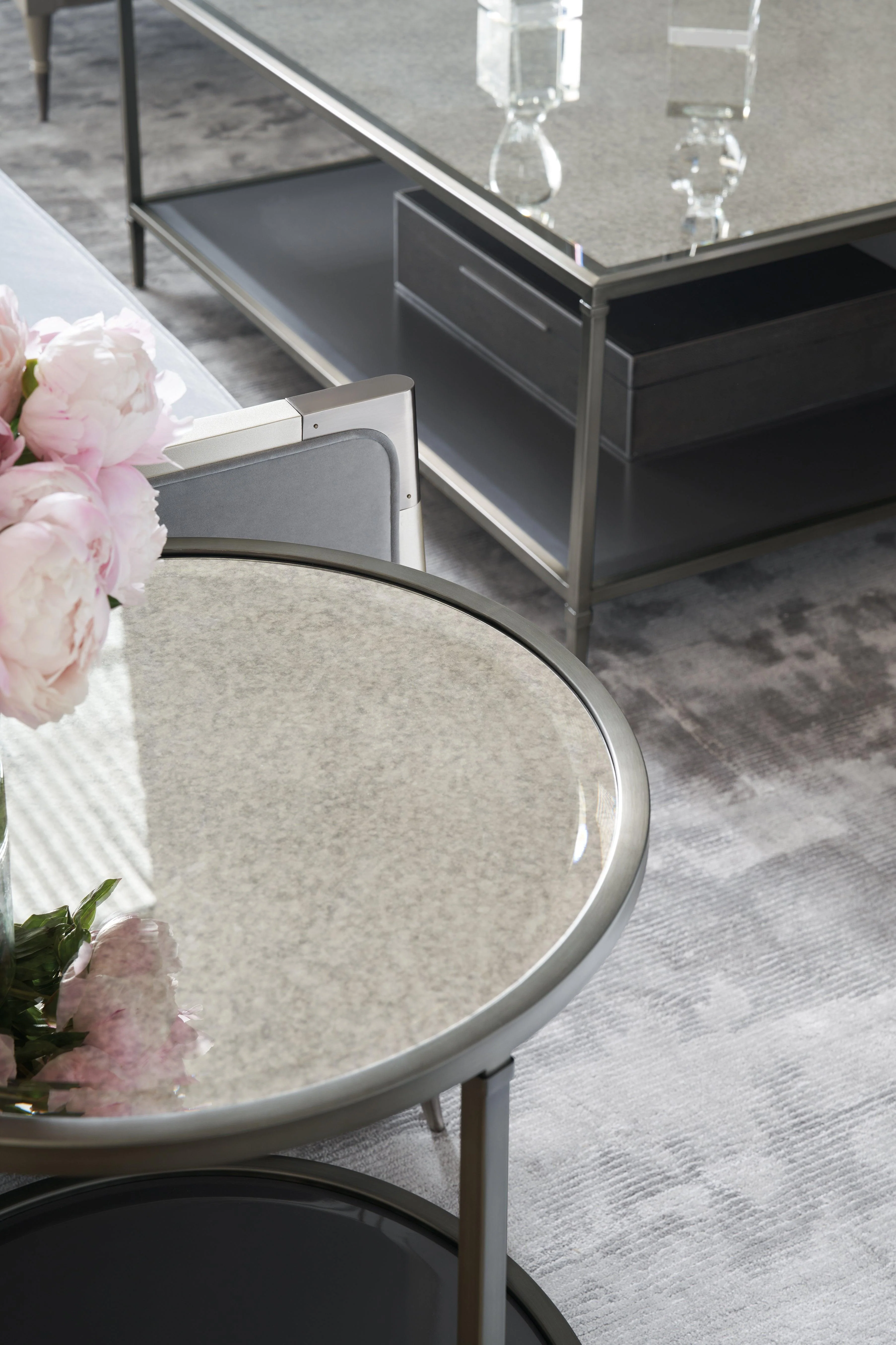 Classic Smoulder Round End Table - Frankwebs