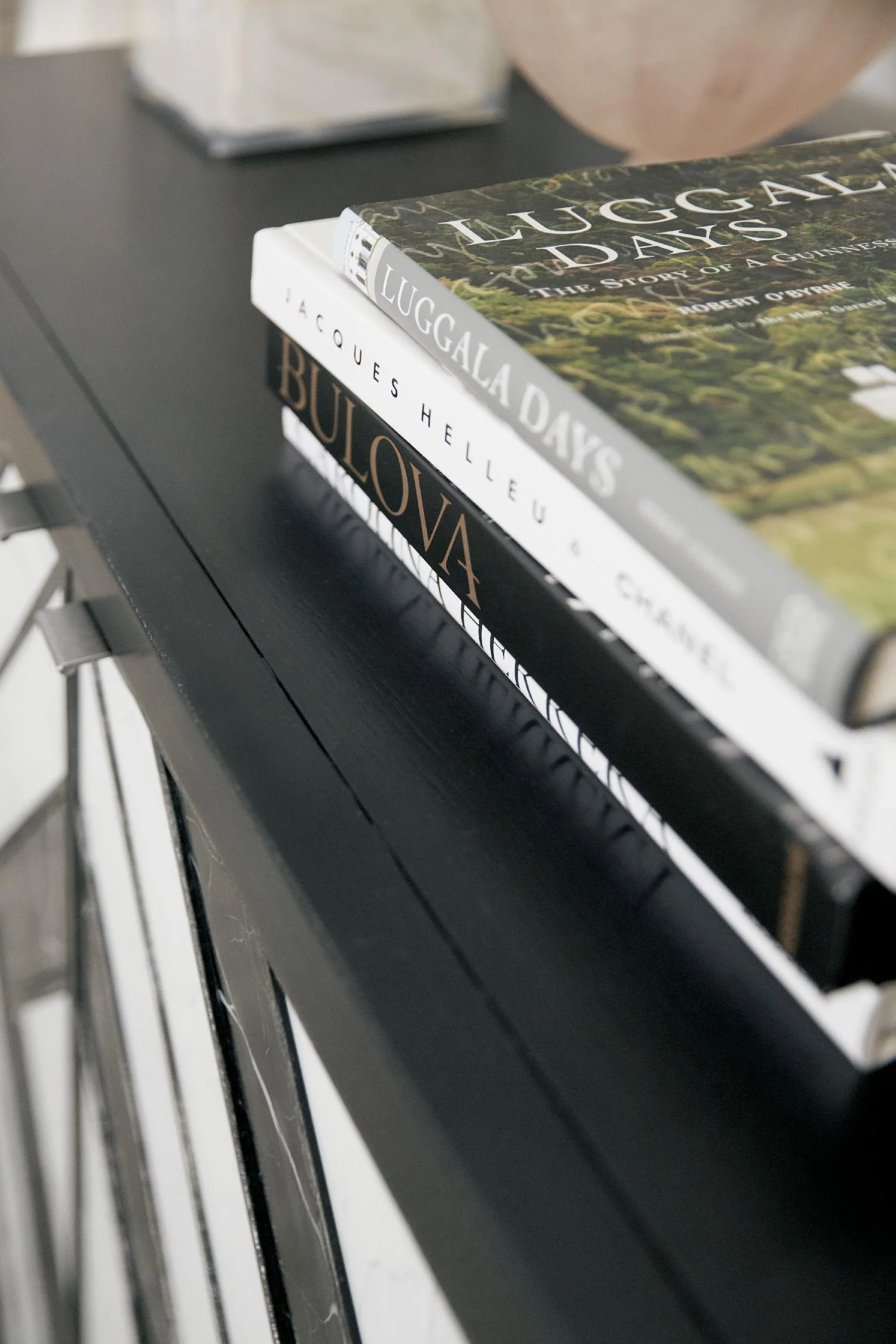 Sanctuary Noir Et Blanc Entertainment Console - Frankwebs