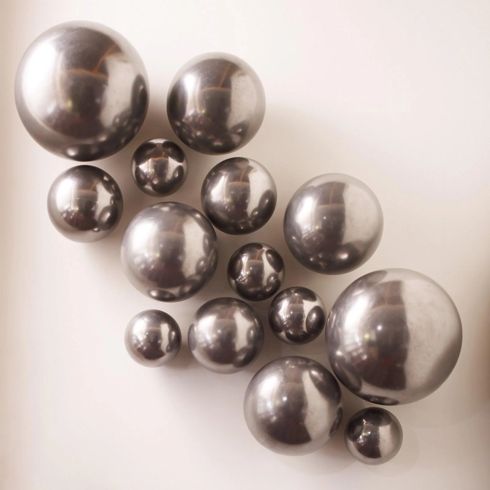 Ball on the Wall, Large, Polished Aluminum Finish - Frankwebs
