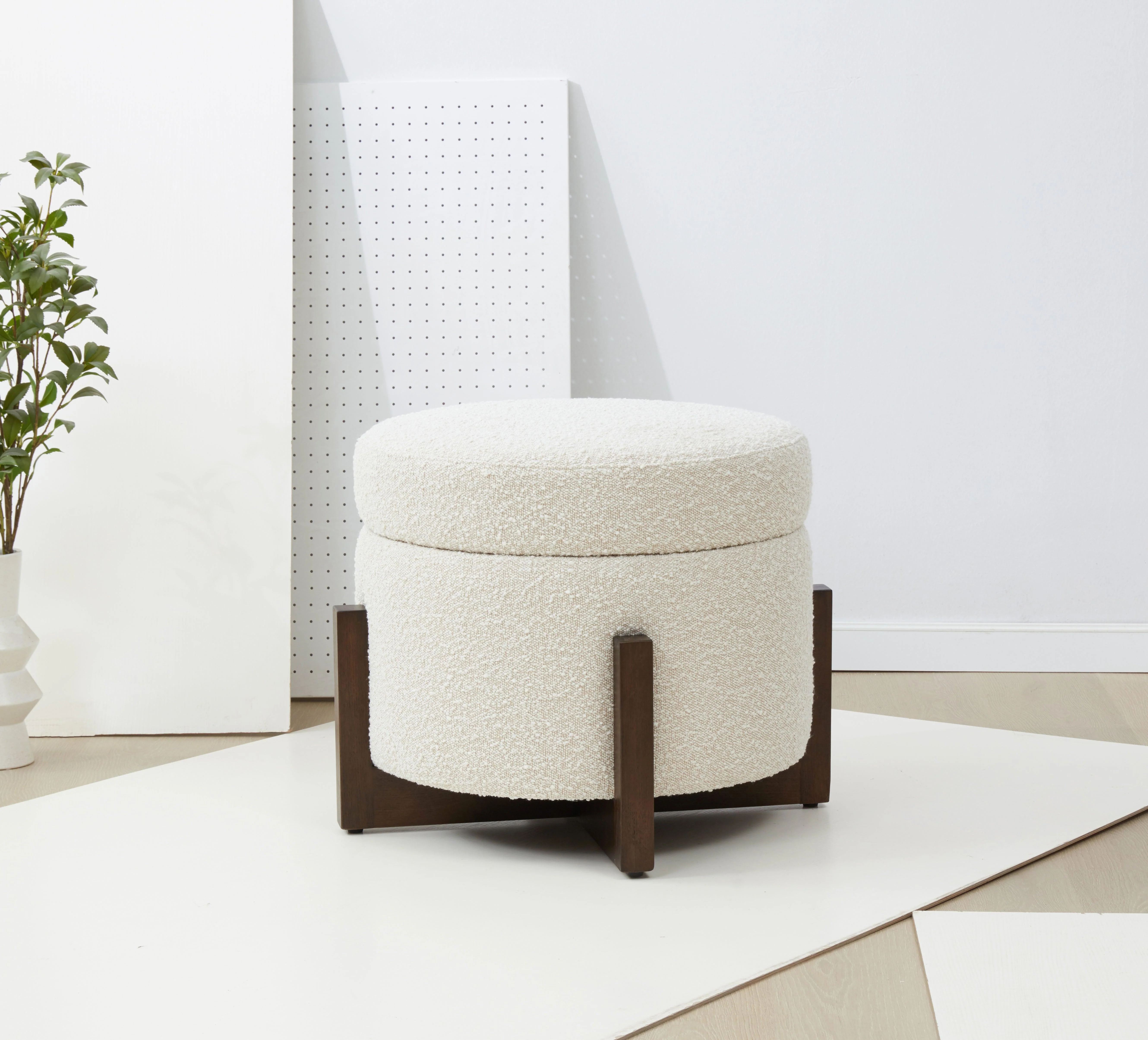 Danylyn Boucle Storage Ottoman - Frankwebs
