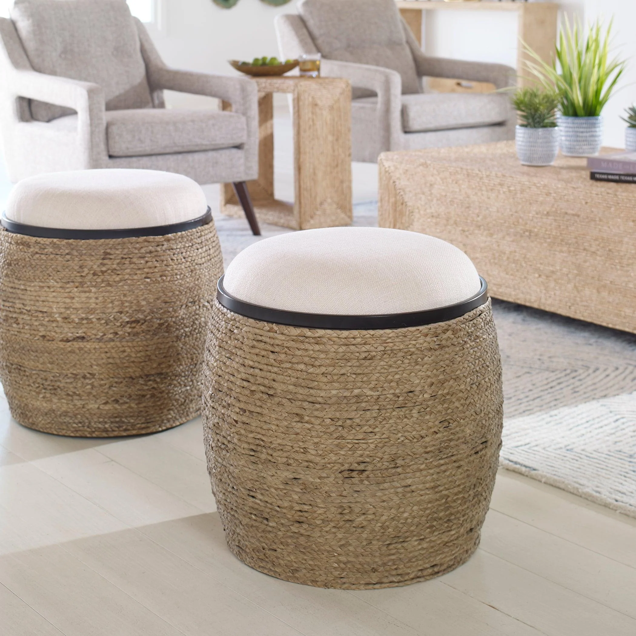 ISLAND STRAW ACCENT STOOL - Frankwebs