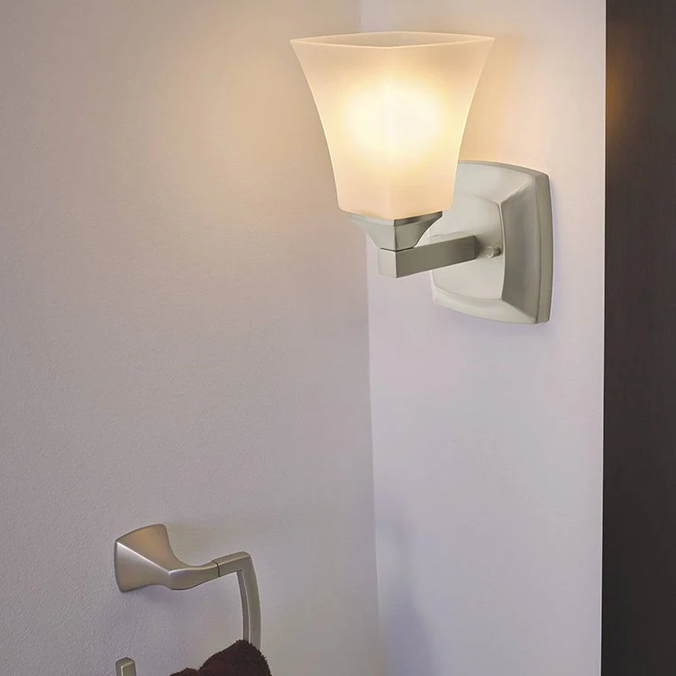 Voss Single-Light Wall Sconce - Frankwebs